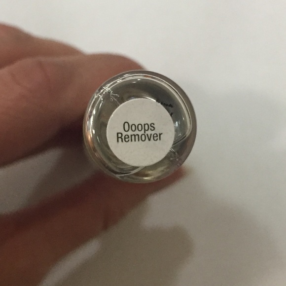 Ooops Remover by LipSense - Picture 1 of 2